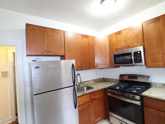 2nd image of 13270 Sanford Ave