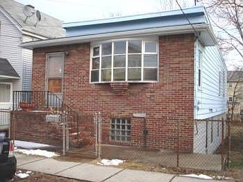 2nd image of 712 3rd St