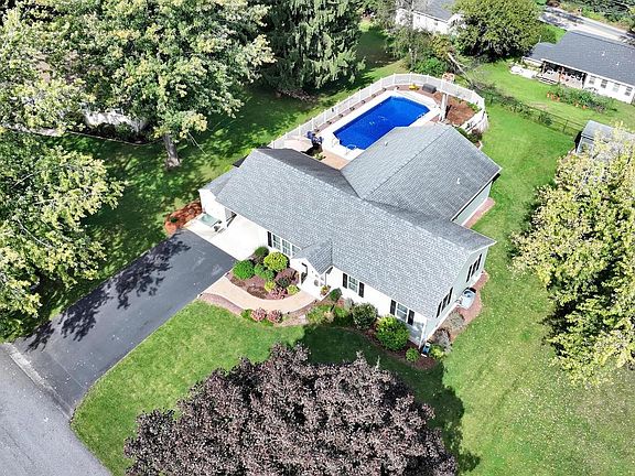 2nd image of 25 York Hill Rd