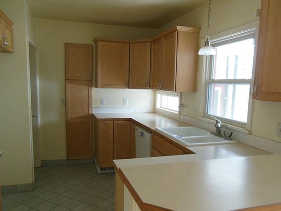 3rd image of 208 E Ticknor St