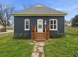 208 E E St, Elmwood, NE 68349