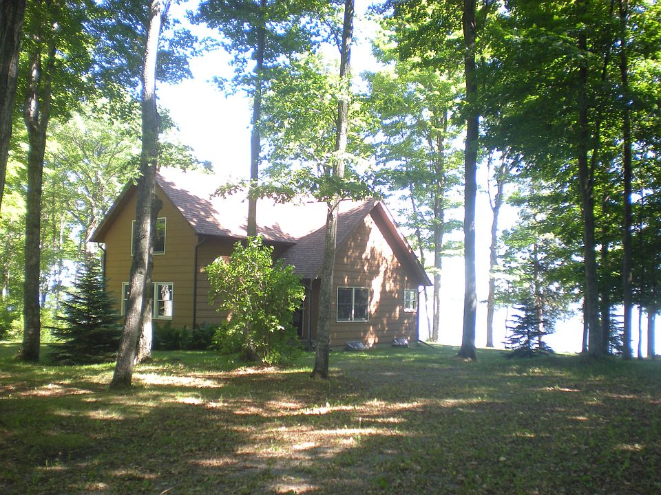 1st image of 18973 Lakeshore Dr.