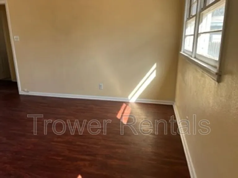 2406 Cambridge St — Photo 20
