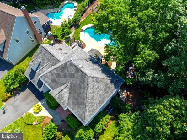 20984 Canal Crossing Ct, Sterling, VA 20165