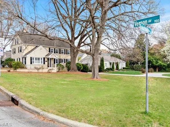 2615 Robinhood Rd, Winston Salem, NC 27106