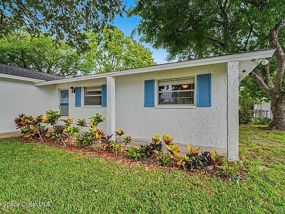 3rd image of 2432 Colony Dr