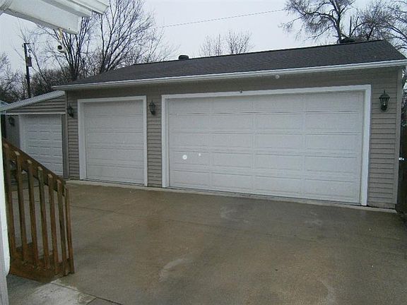 4th image of 2384 McKinley Ave