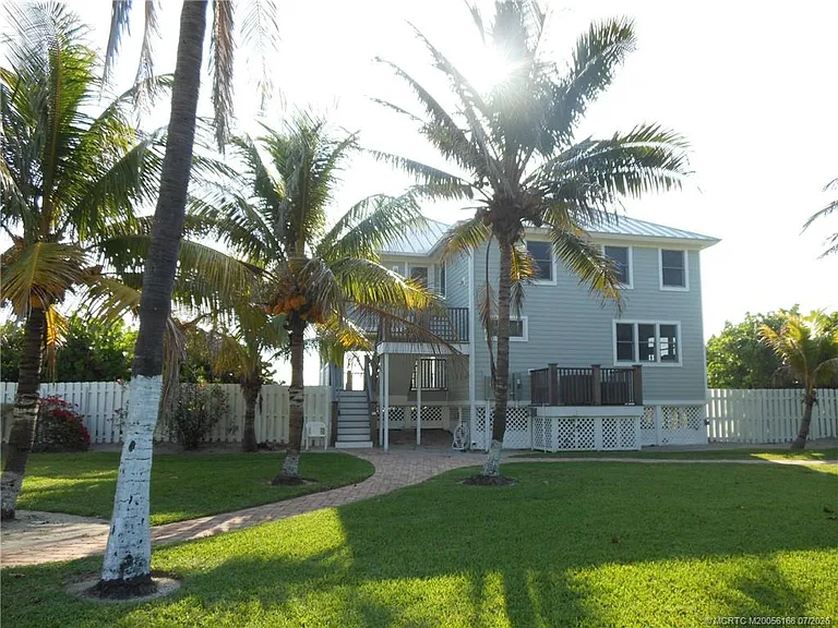 1871 NE Ocean Blvd #UPPER GUEST HOUSE — Photo 3
