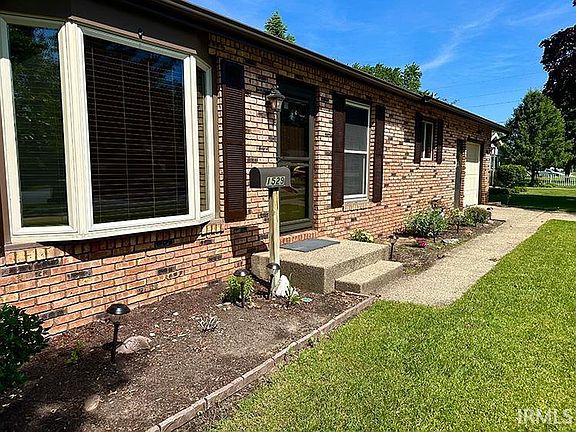 4th image of 1529 Crestwood Blvd