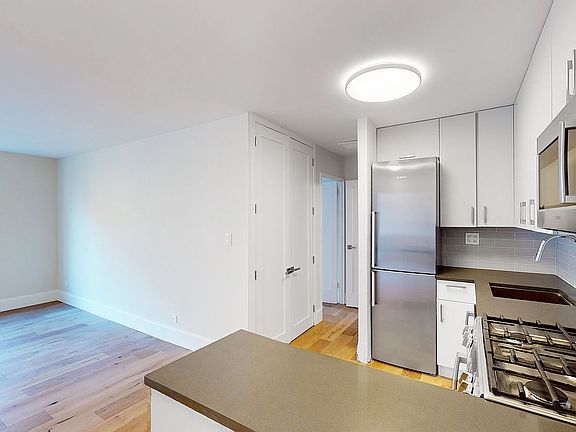 3rd image of 353 E 72nd St APT 9C