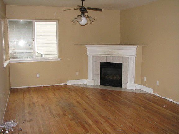 2nd image of 412 1st Ave S