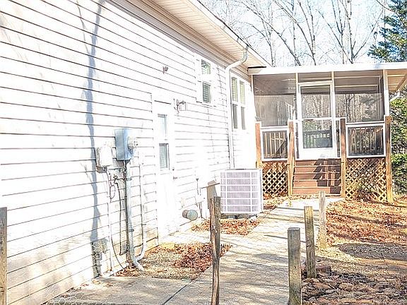 5th image of 220 Bear Mountain Rd