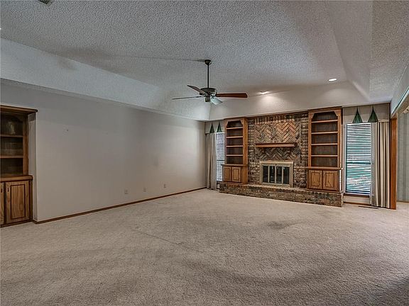 5th image of 165 E Vail Dr