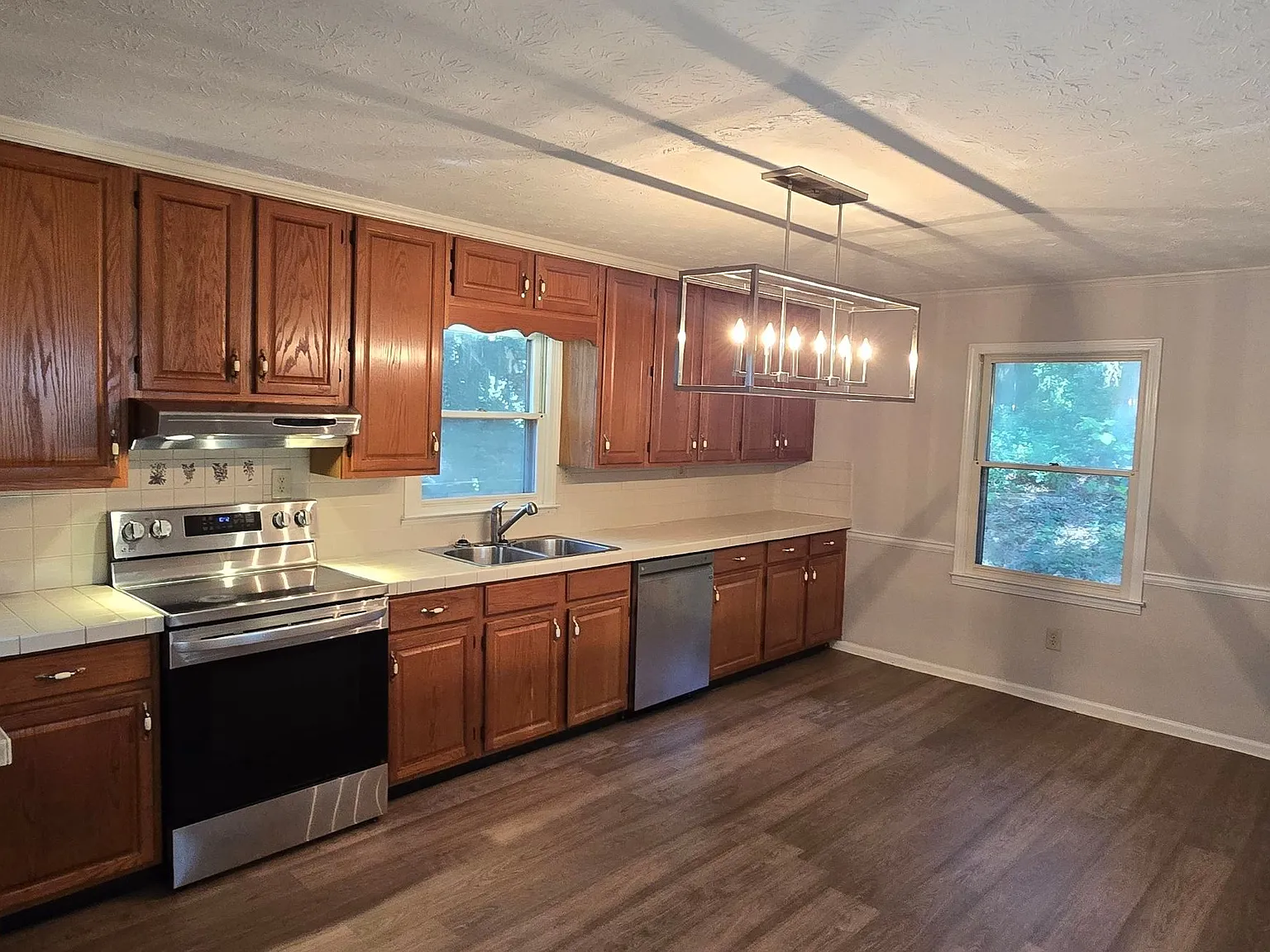 3 bed, 1438 sqft, $2,300 — Photo 3
