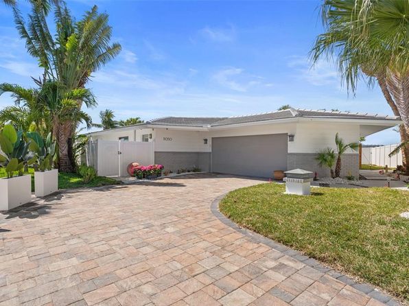 11050 7th St E, Treasure Island, FL 33706