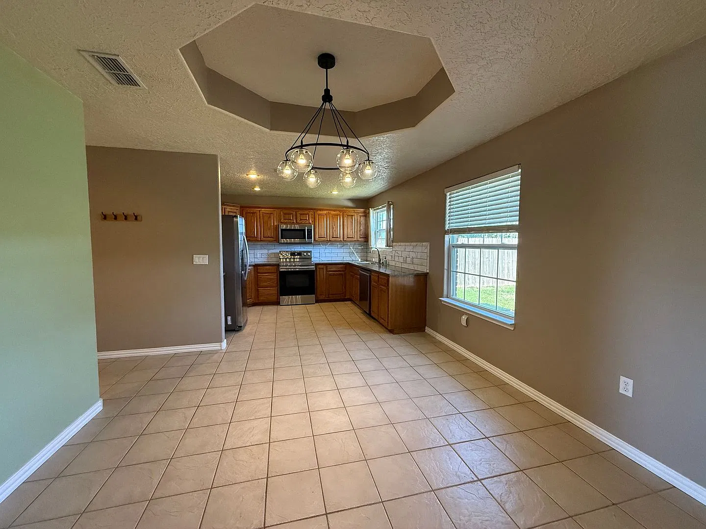 All Bills Paid! 3 Bedroom Home! Dogs Okay! — Photo 4