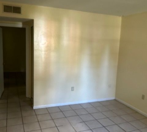 4th image of 109 N Chester St #1