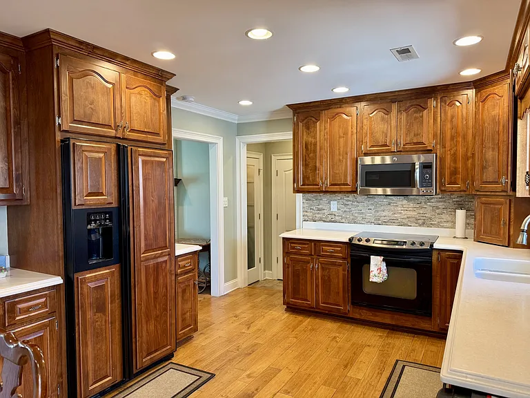 891 Leona Dr — Photo 43