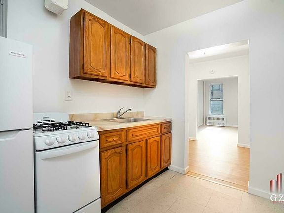 5th image of 316 E 62nd St