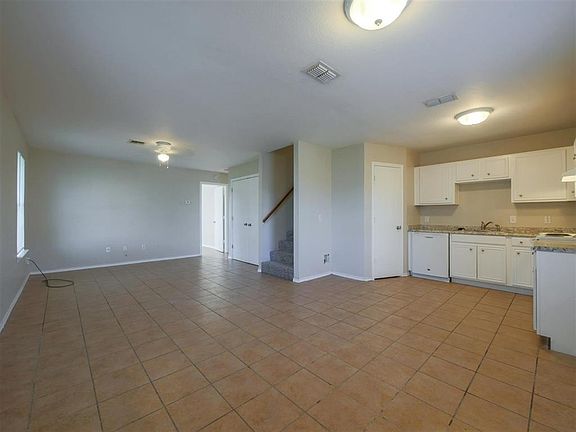 2nd image of 510 Kings Way Dr