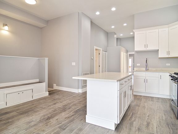 3rd image of 2224 W Warren Blvd #2