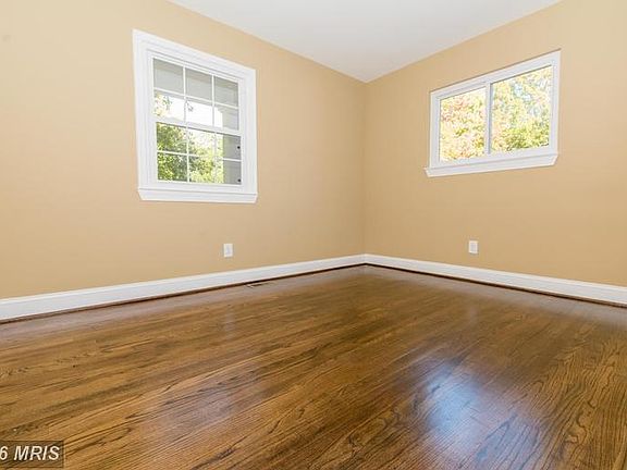 5th image of 523 Williamsburg Ln