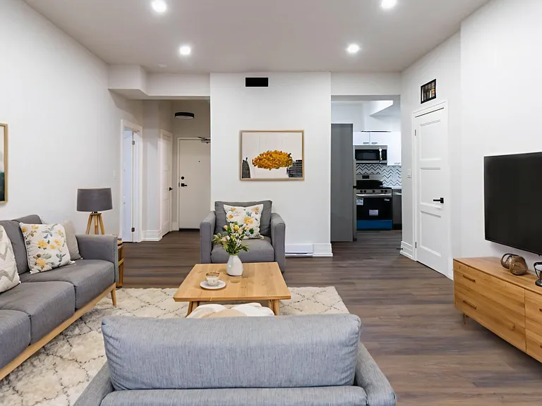52 Charlton Ave W #6 — Photo 3