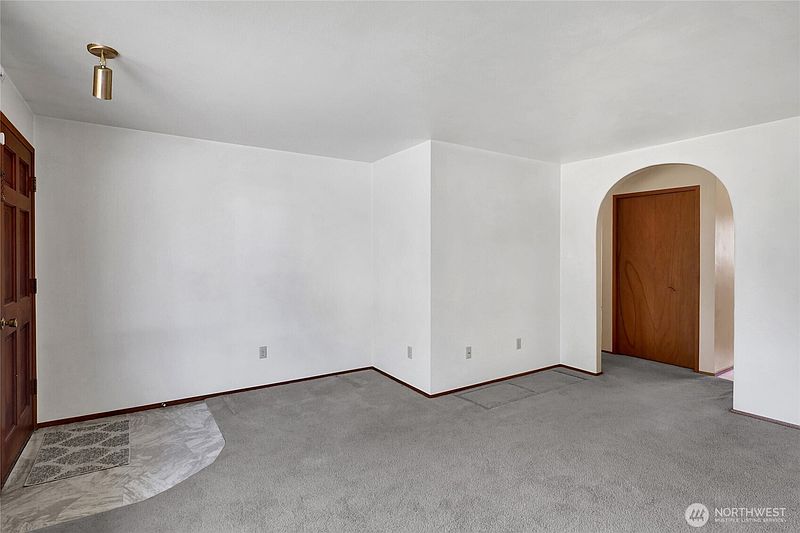 5th image of 13176 Avon Allen Road