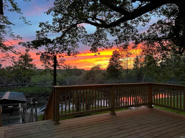 9950 N Eagle Island Rd, Rome City, IN 46784