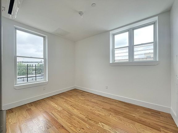 5th image of 1068 Putnam Ave APT 4R