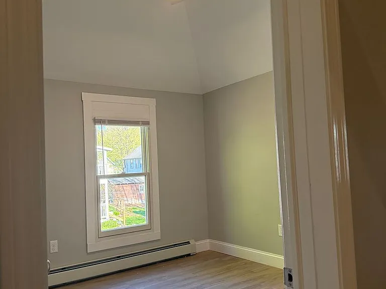 31 Marble Ave — Photo 6