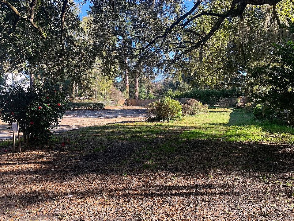 2nd image of 2089 Wappoo Hall Rd