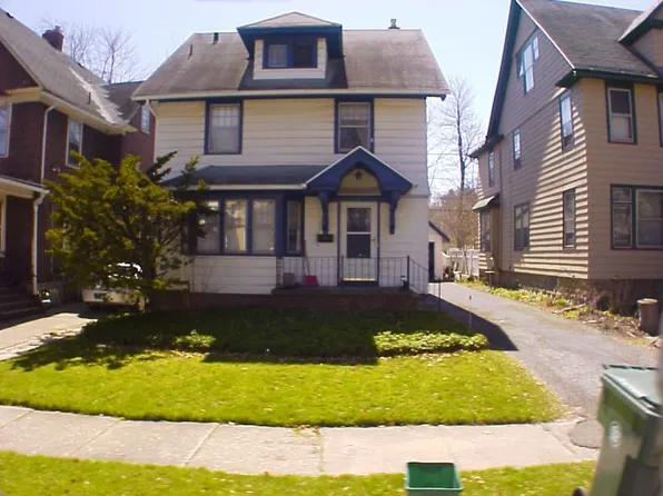 8 Menlo Pl, Rochester, NY 14620