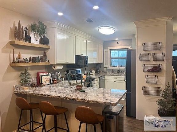 3rd image of 1400 Palm Valley Dr W APT 12