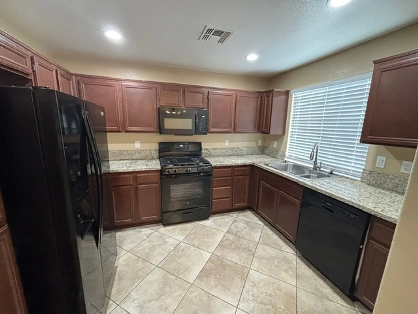 642 W. Brewer Rd. #122 — Photo 2