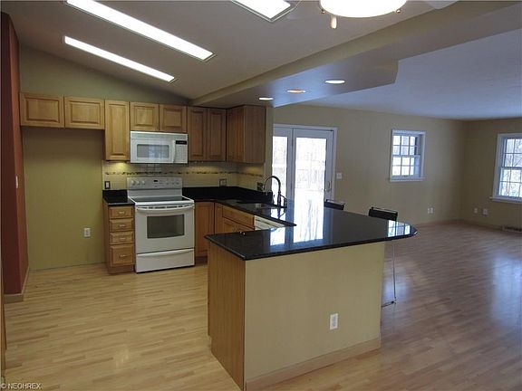 4th image of 122 Leaview Ln