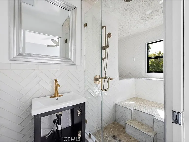 905 Dickson St #1 — Photo 26