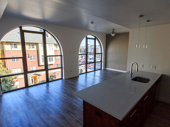 3rd image of 2807 Curtis St #301
