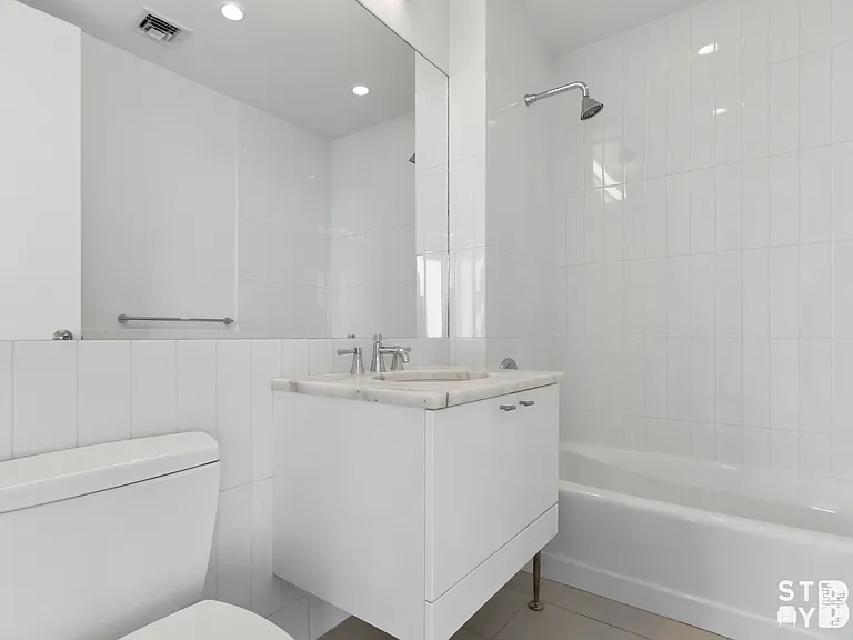 525 Clinton Ave #10D — Photo 10