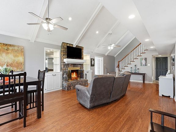 5th image of 1100 Carruthers Hill Dr