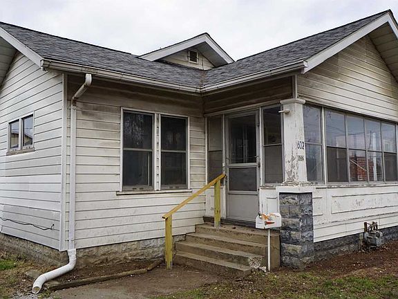 2nd image of 602 N Fares Ave