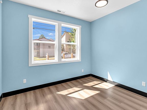 5th image of 550 SE 8th Ave