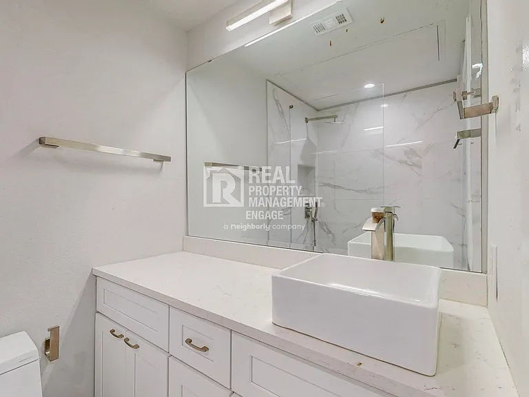 4307 Gilbert Ave #306 — Photo 29