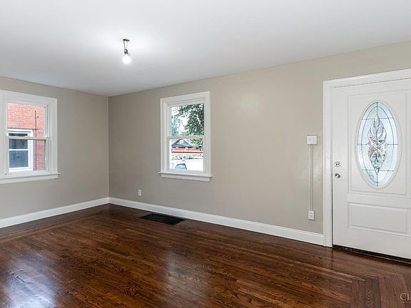 3rd image of 1166 Groesbeck Rd