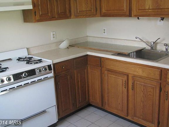 3rd image of 3400 Yardley Dr