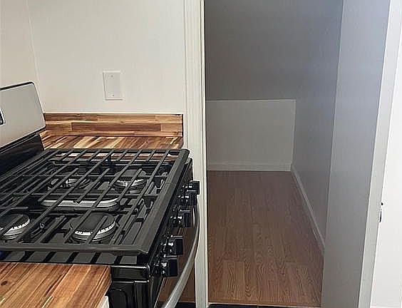 4th image of 1400-1444 Outlook Ave #3