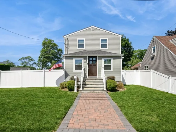 393 S 4th Street, Lindenhurst, NY 11757