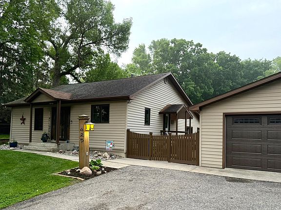 5th image of 425 Shorewood Dr