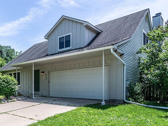 2nd image of 2100 Ardenne Dr