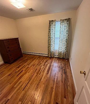 5th image of 399 Merrick Ave